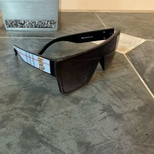 Sold ✅ Burberry Unisex Sunglasses